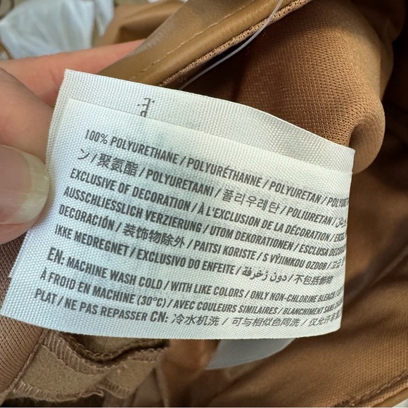 Abercrombie & Fitch NWT Split Hem Faux Leather Pants Short - Picture 8 of 8